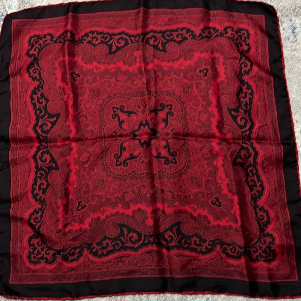 Damon all silk made in Italy scarf 🌺🍀🌺